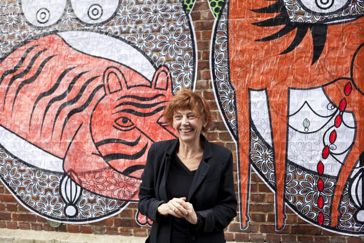 Brigitte Kaquet, devant un collage de l'artiste Sara Conti au Festival Voix De Femmes en 2013. Photo : Julien Hayard.