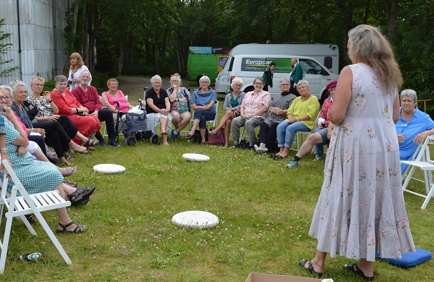 Julia thanking volunteers at Transit Festival, 2019